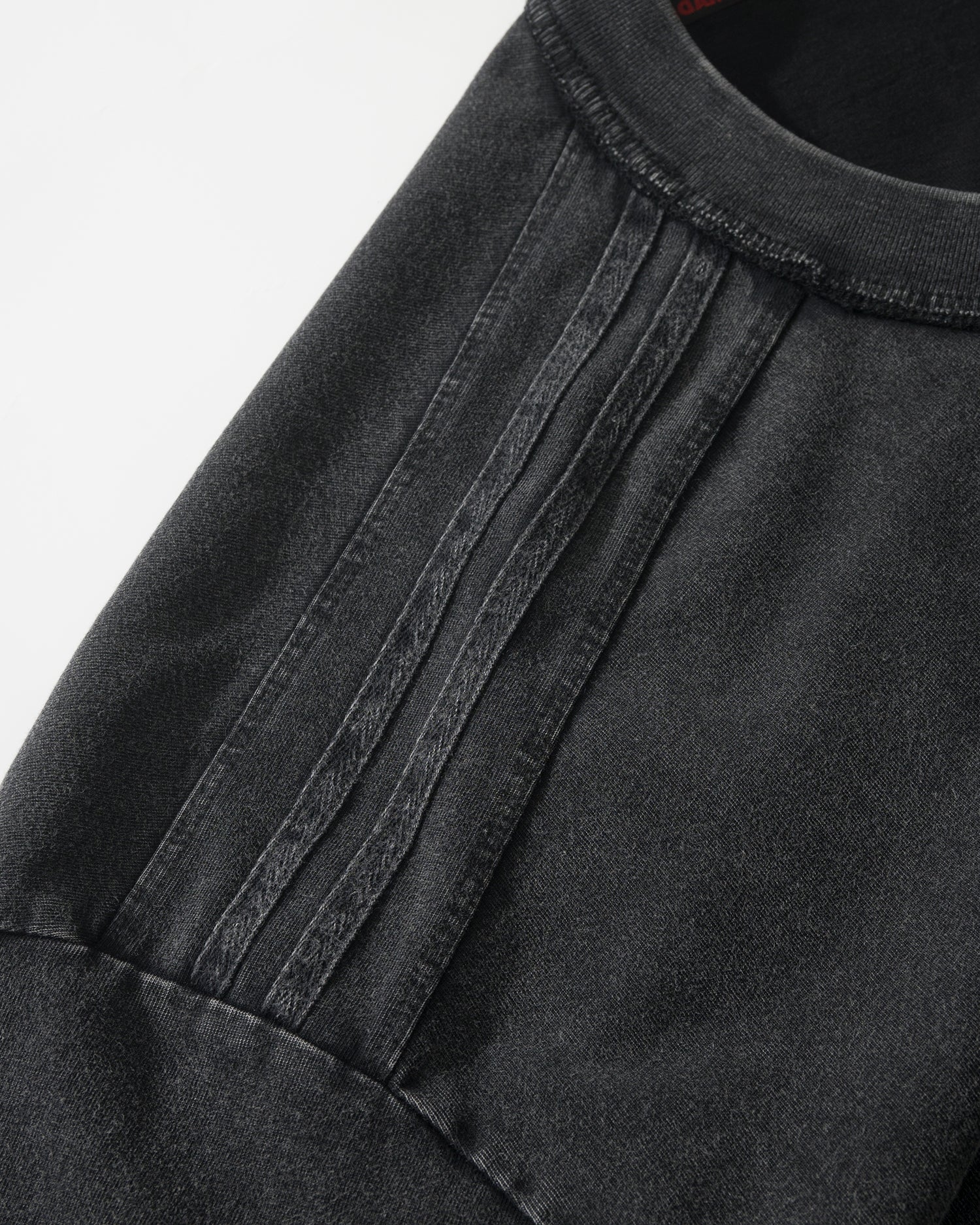 UST001 - UNAMED TEE / ACID WASH BLACK