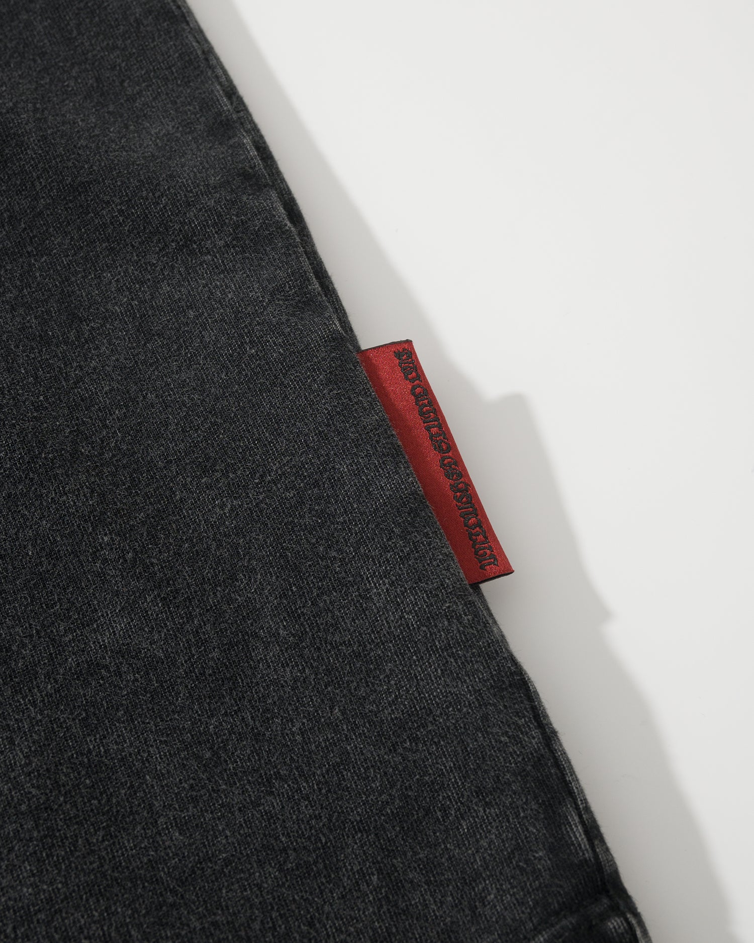 UST001 - UNAMED TEE / ACID WASH BLACK