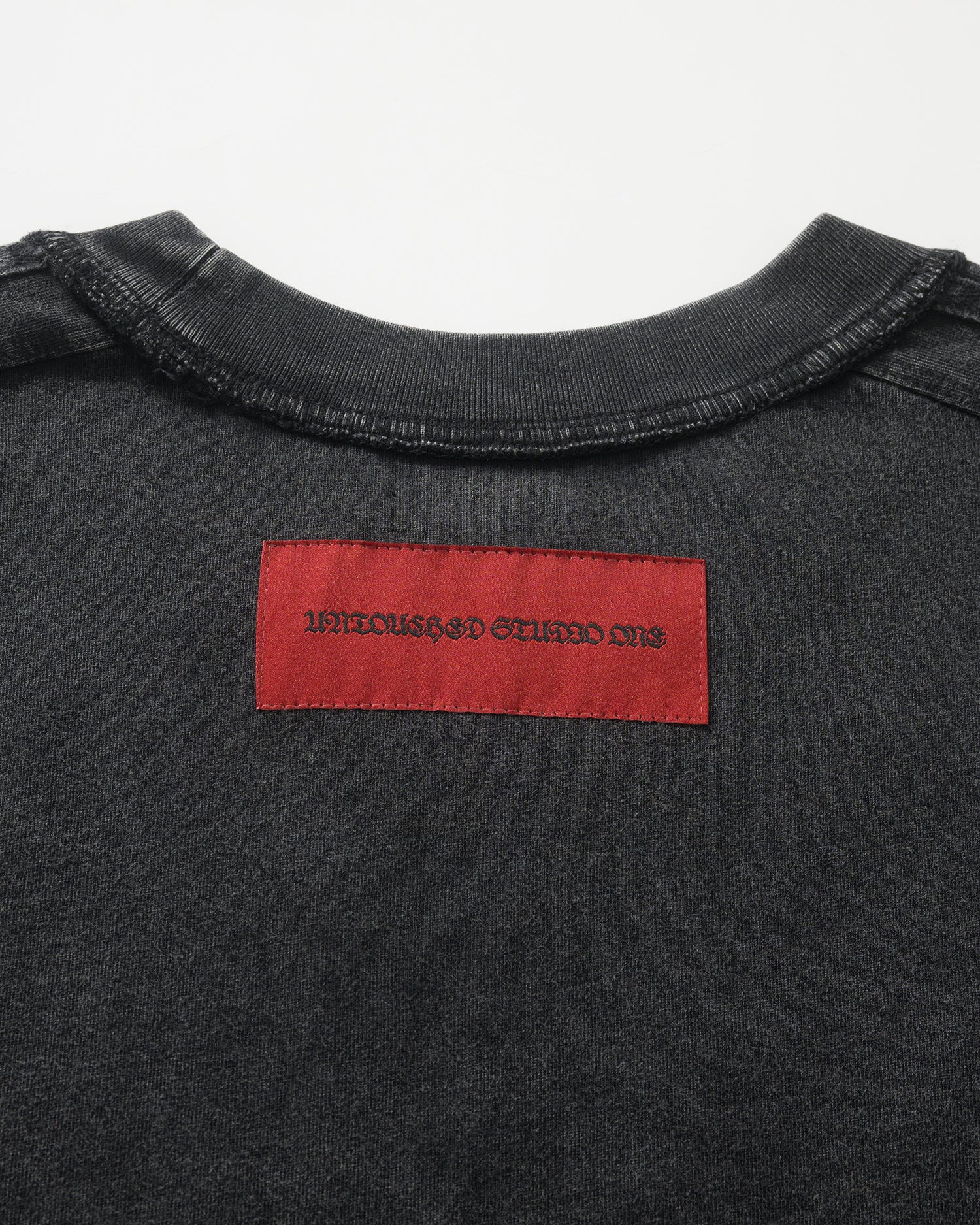 UST001 - UNAMED TEE / ACID WASH BLACK