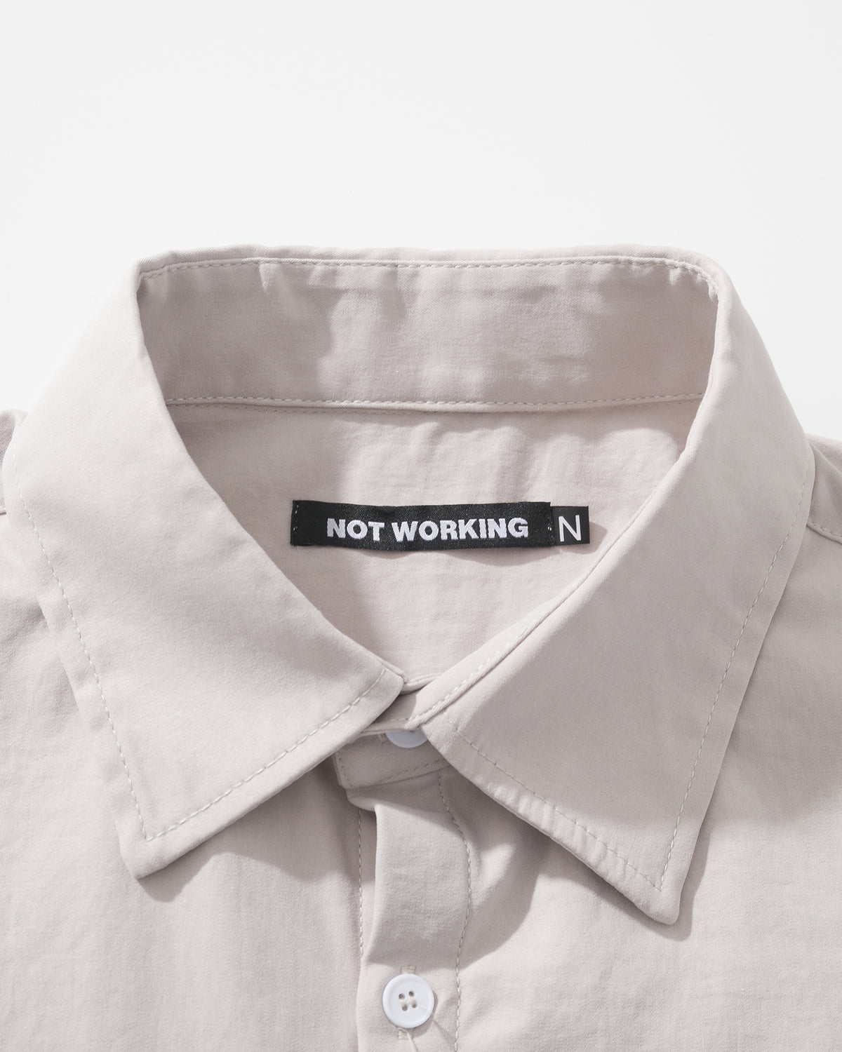 NOT WORKING NW304 LAYERED POCKET OVERSIZED SHIRT 淺灰色 尖領及後領主嘜