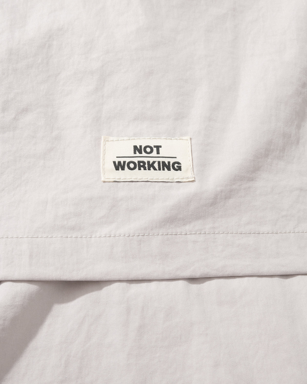 NOT WORKING NW304 LAYERED POCKET OVERSIZED SHIRT 淺灰色 後幅 NOT WORKING 布章
