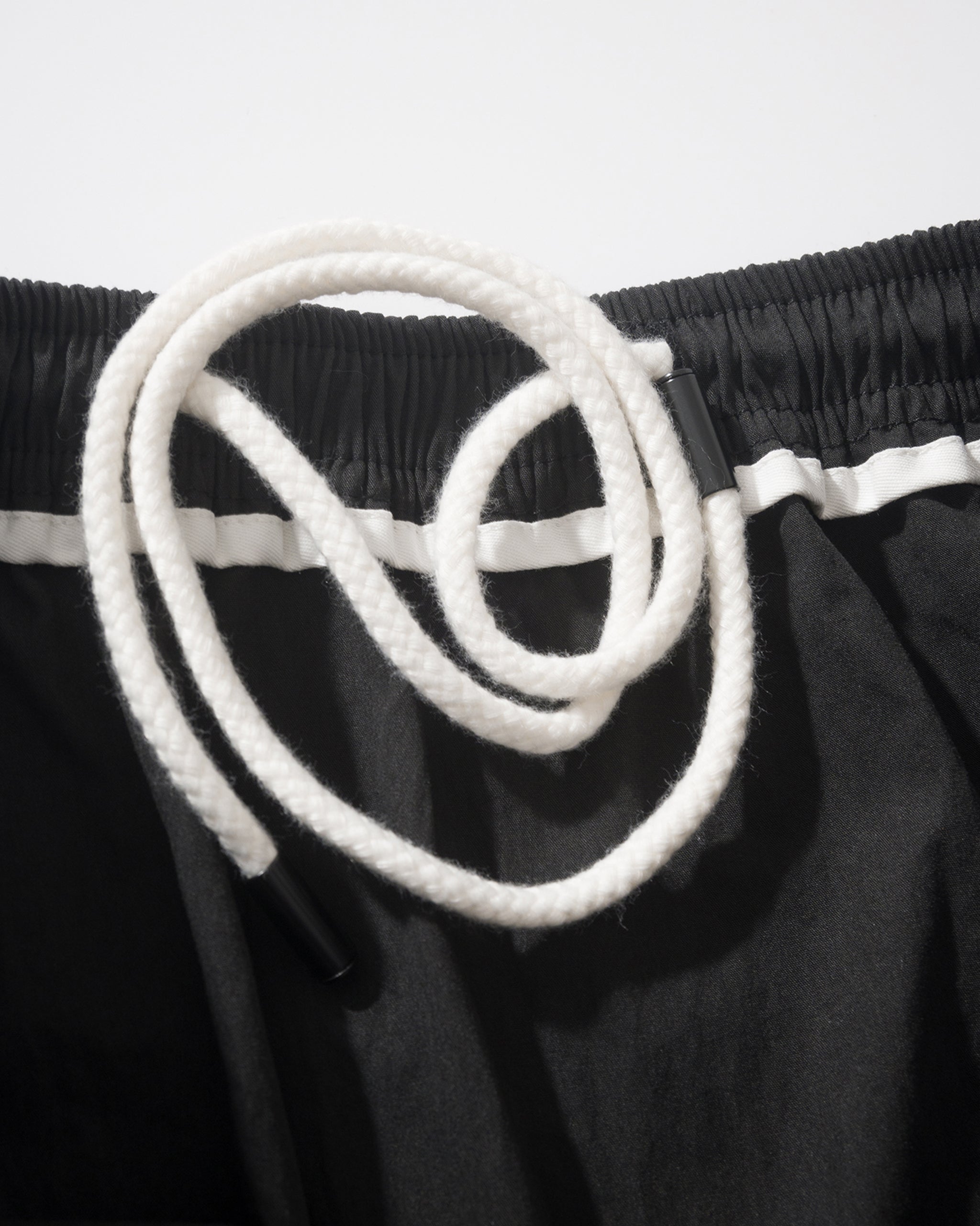 US034 / BLACK