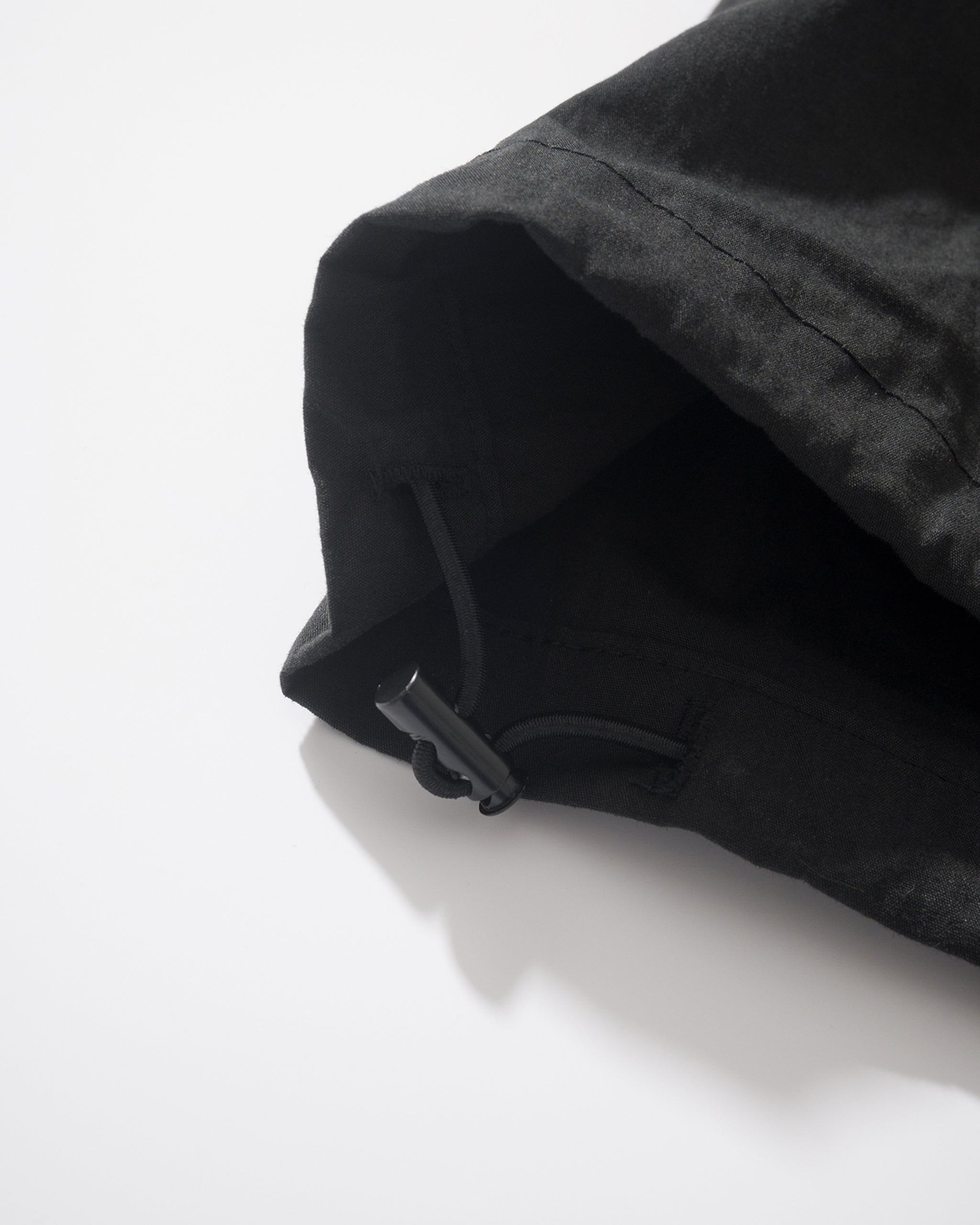 US034 / BLACK