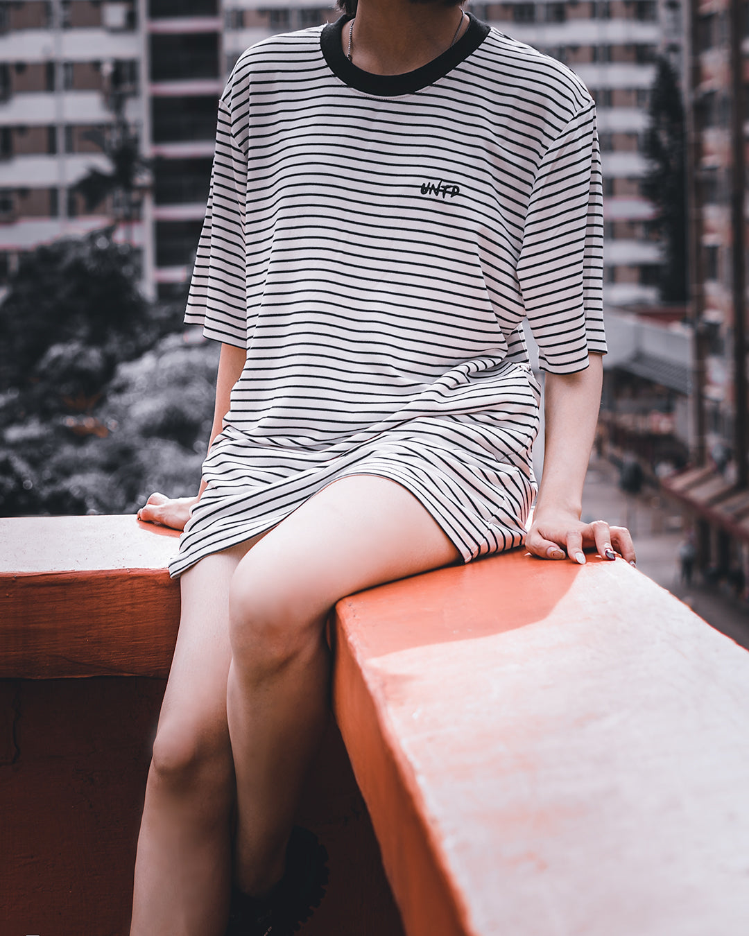 UT082WH | STRIPE TEE-TEE-UNTOUCHED UNITED