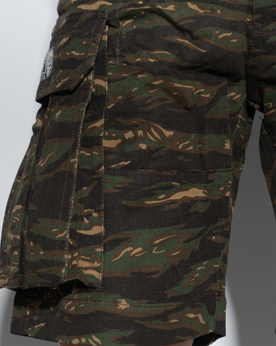 SG00T1 | DOUBLE FIRE ARMY SHORTS-SHORTS-UNTOUCHED UNITED