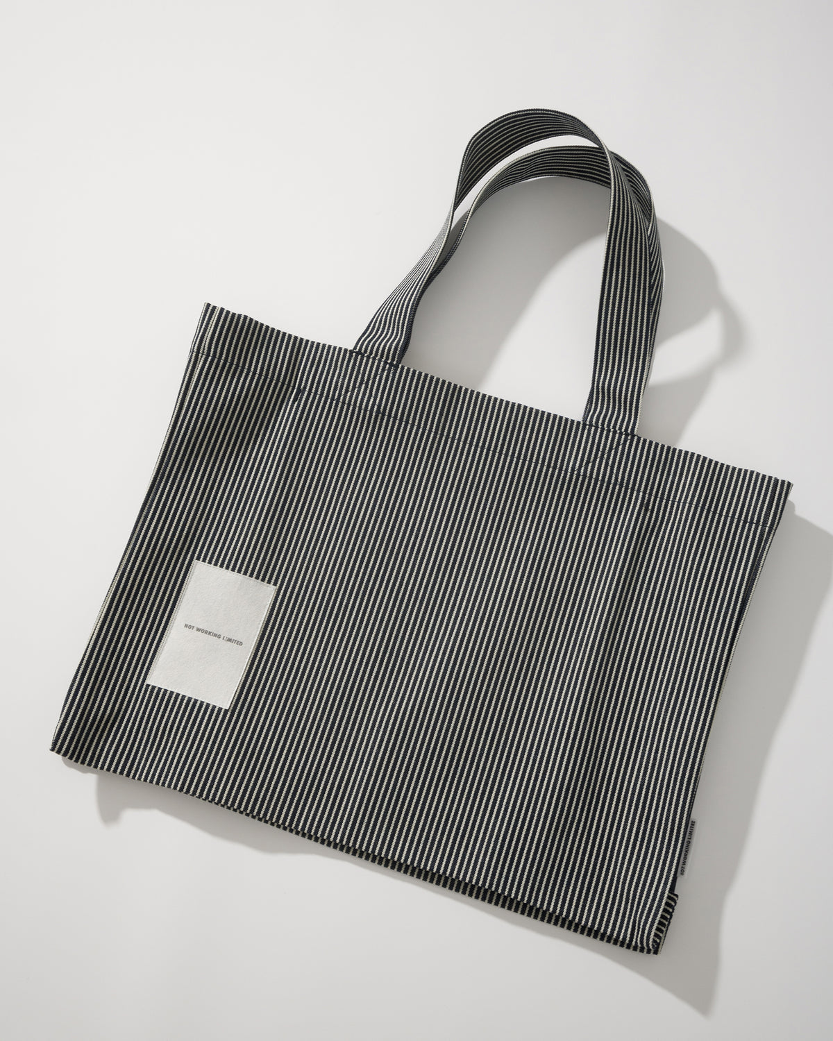 NOT WORKING NW702 HORIZONTAL TOTE BAG 黑白間條色 正面斜角