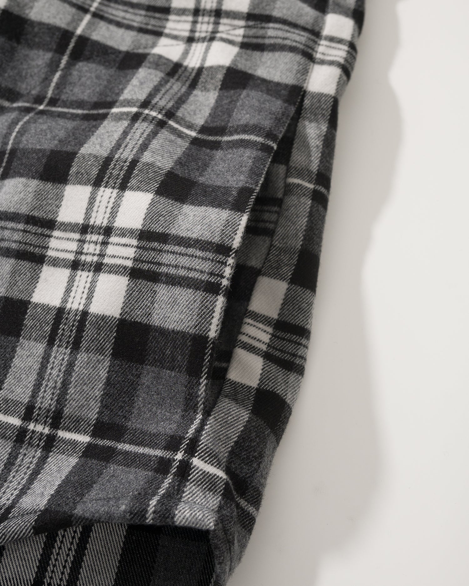 US037 - HOODED OVERSIZED SHIRT JACKET / CHECKED BLACK