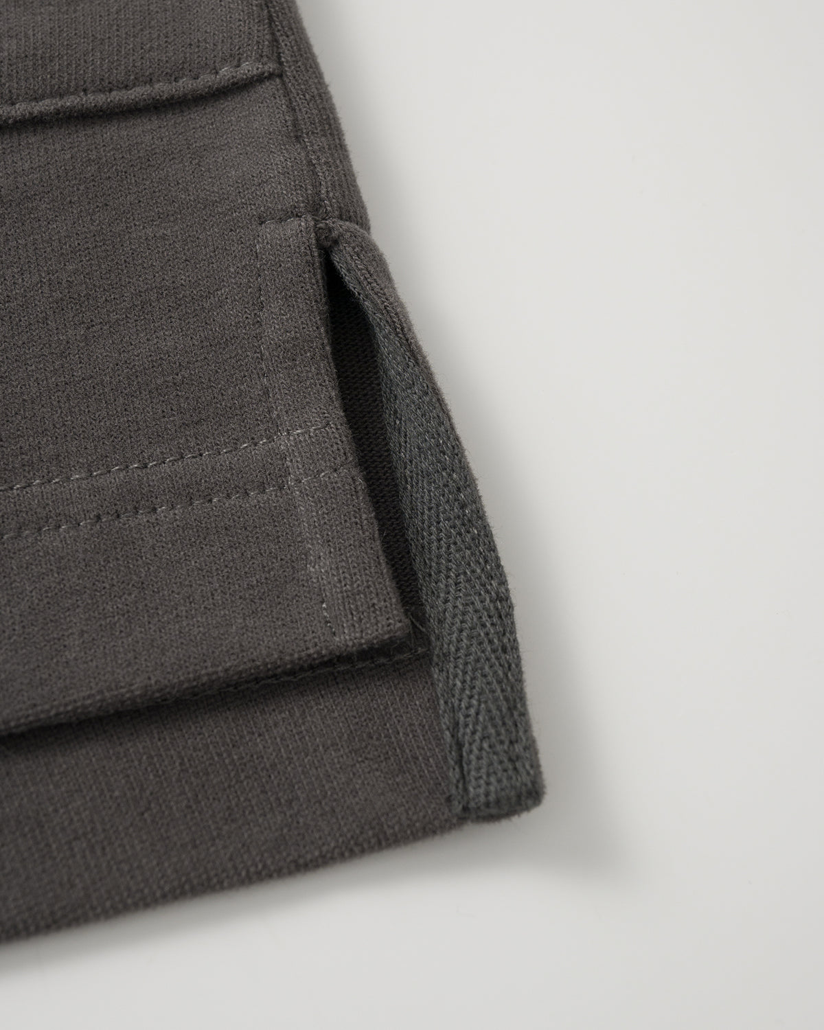NW VI / NW223 / V-NECK POCKET VEST / DARK GREY