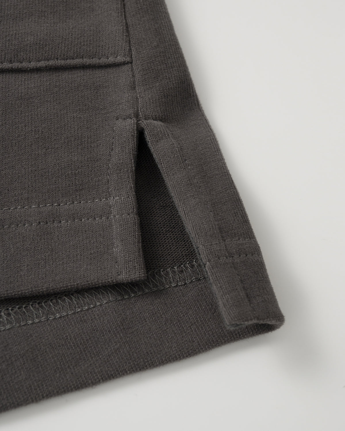 NW VI / NW223 / V-NECK POCKET VEST / DARK GREY