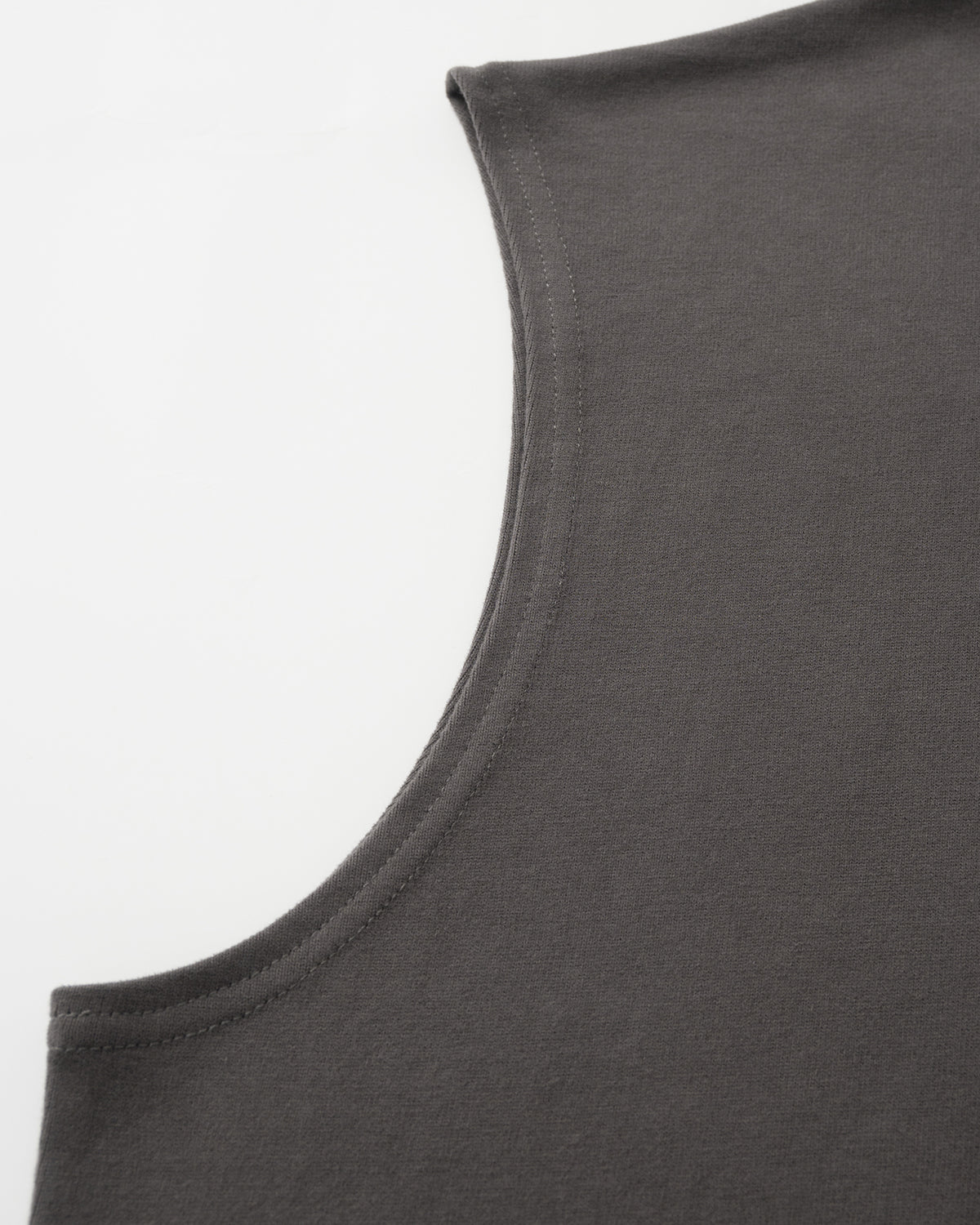 NW VI / NW223 / V-NECK POCKET VEST / DARK GREY