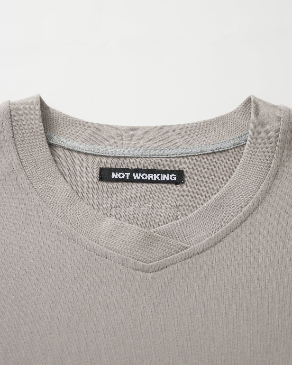 NW VI / NW223 / V-NECK POCKET VEST / LIGHT GREY