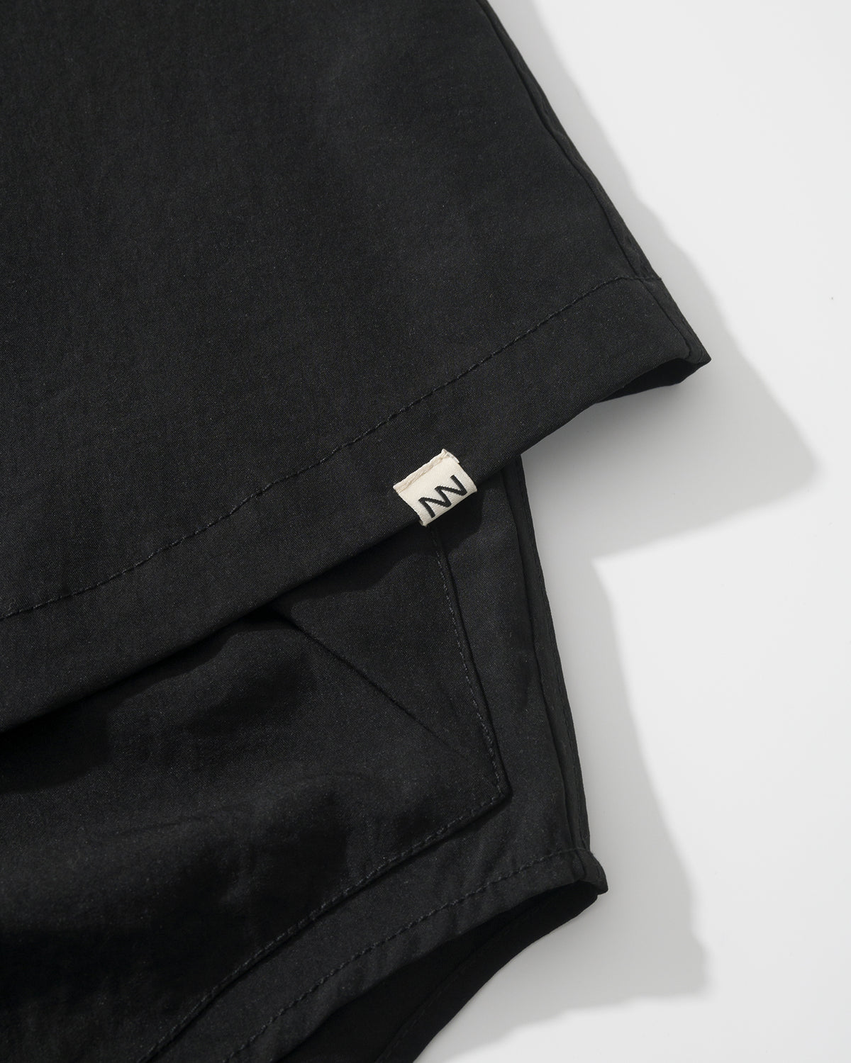 NOT WORKING NW304 LAYERED POCKET OVERSIZED SHIRT 黑色 前下擺 NW LOGO 織標