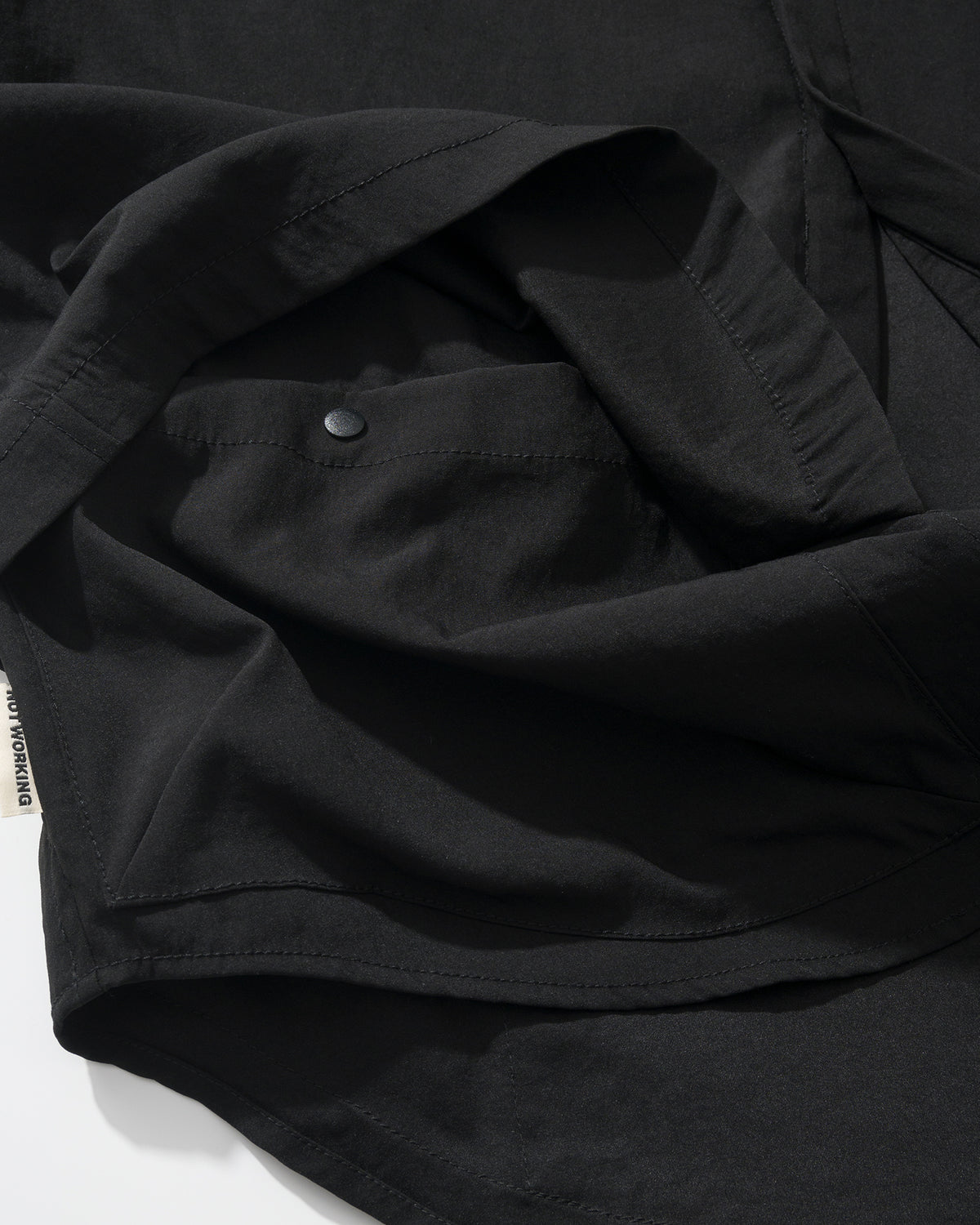 NOT WORKING NW304 LAYERED POCKET OVERSIZED SHIRT 黑色 前幅立體口袋按扣及側邊織標