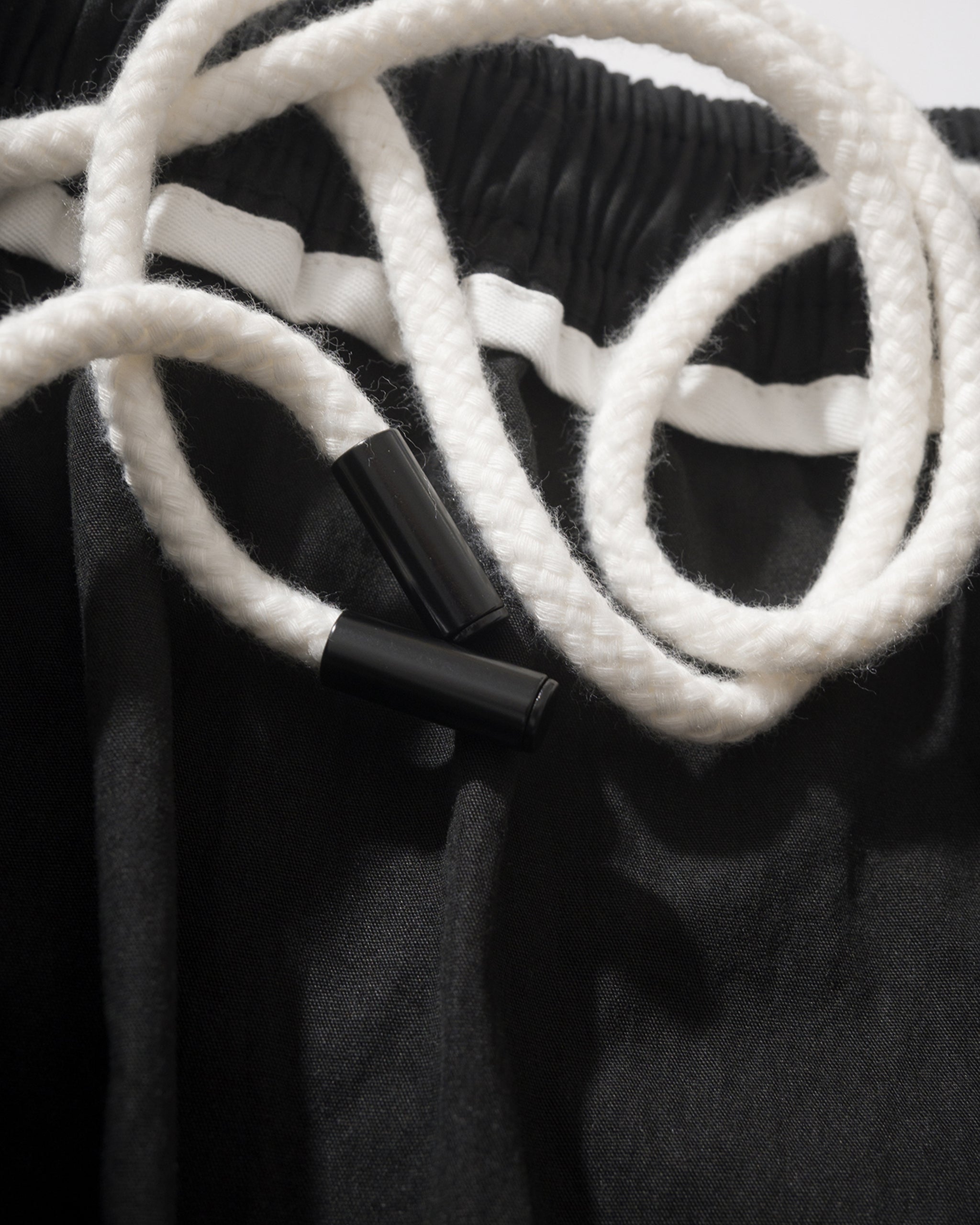 US034 / BLACK